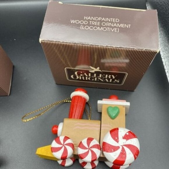 2 Avon Gallery Originals Wooden Train Ornaments Peppermint Wheels with Boxes - Picture 2 of 11